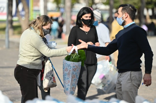 El municipio realiza una nueva edición de Canjeamos tus Reciclables en el Mercado del Patio