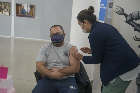 Covid-19: La vacuna se encuentra disponible en los efectores municipales