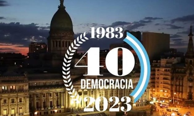 DEMOCRACIA, AÑO 40. PROTAGONISTAS O CONSUMIDORES POR CARLOS DEL FRADE