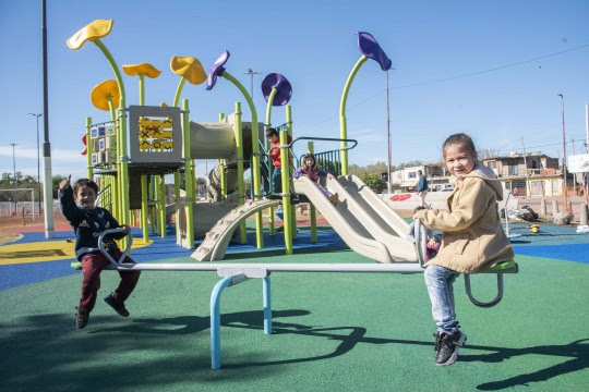 «Laberinto de flores»: el imponente juego recién inaugurado en barrio Banana