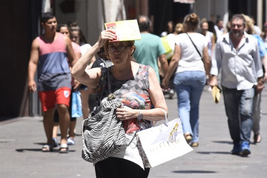 Ante el anuncio de altas temperaturas, se recomienda extremar cuidados en menores y adultos mayores