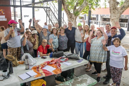 Javkin visitó las colonias municipales del Parque del Mercado
