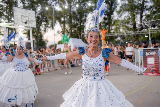 Danza, música y alegría: llegaron los Bailes de Carnaval al Distrito Oeste