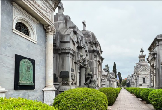 El cementerio El Salvador invita a un nuevo recorrido guiado