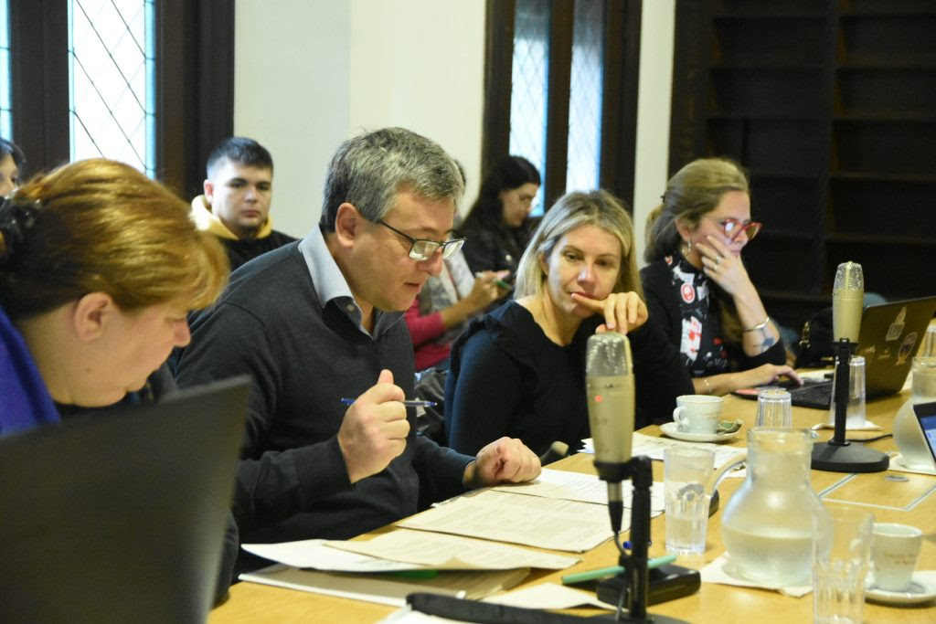 BUSCAN REDUCIR LOS COSTOS DE LA RENOVACIÓN DEL CARNET DE CONDUCIR EN ADULTOS MAYORES