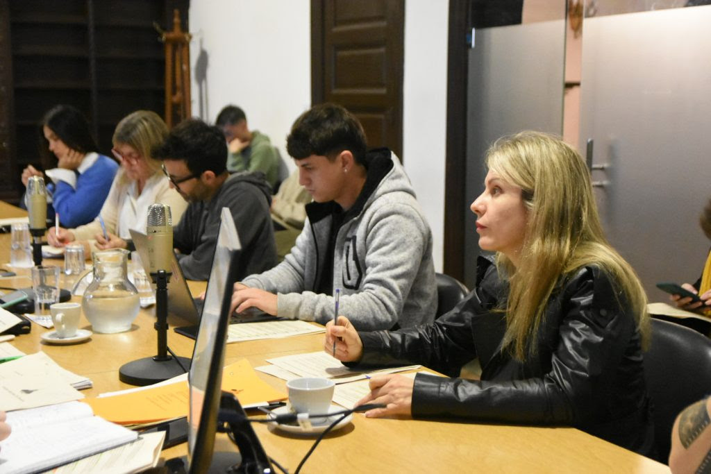 PRESUPUESTO ACUERDA LA ORDENANZA SOBRE ESPACIOS PÚBLICOS LIBRES DE HUMO