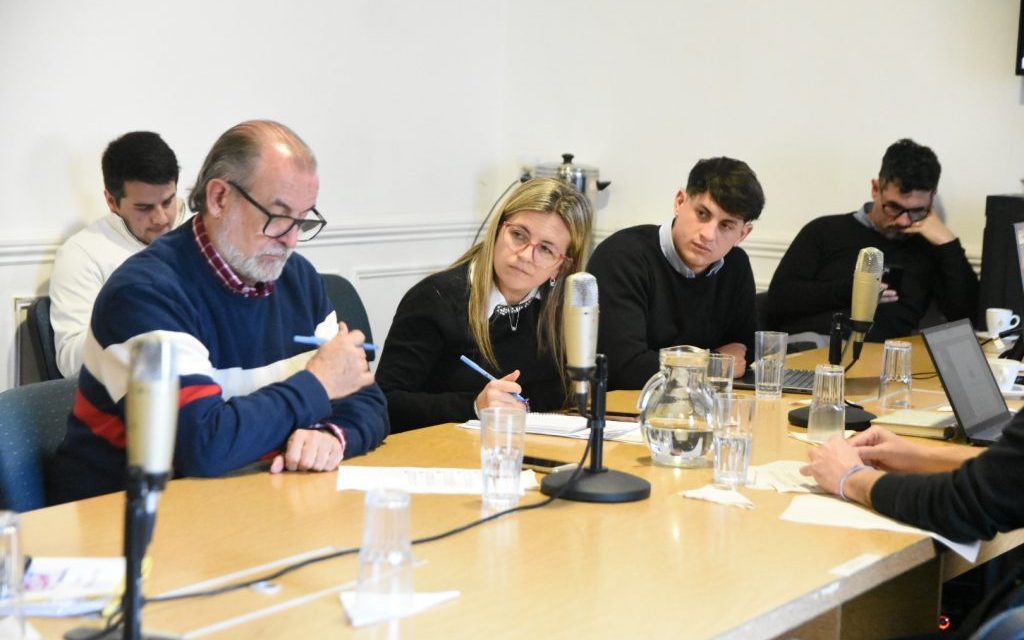 Estudiarán la factibilidad para construir canchas de fútbol playa