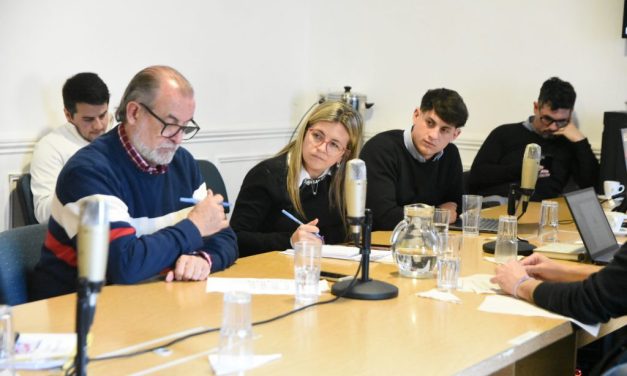 Estudiarán la factibilidad para construir canchas de fútbol playa