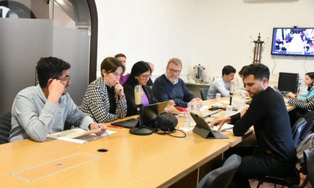 Proveídos y despachos en la comisión de Gobierno