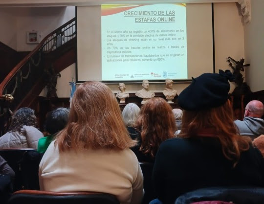 La Municipalidad y el Banco Municipal brindarán charlas gratuitas a adultos mayores para prever fraudes por internet