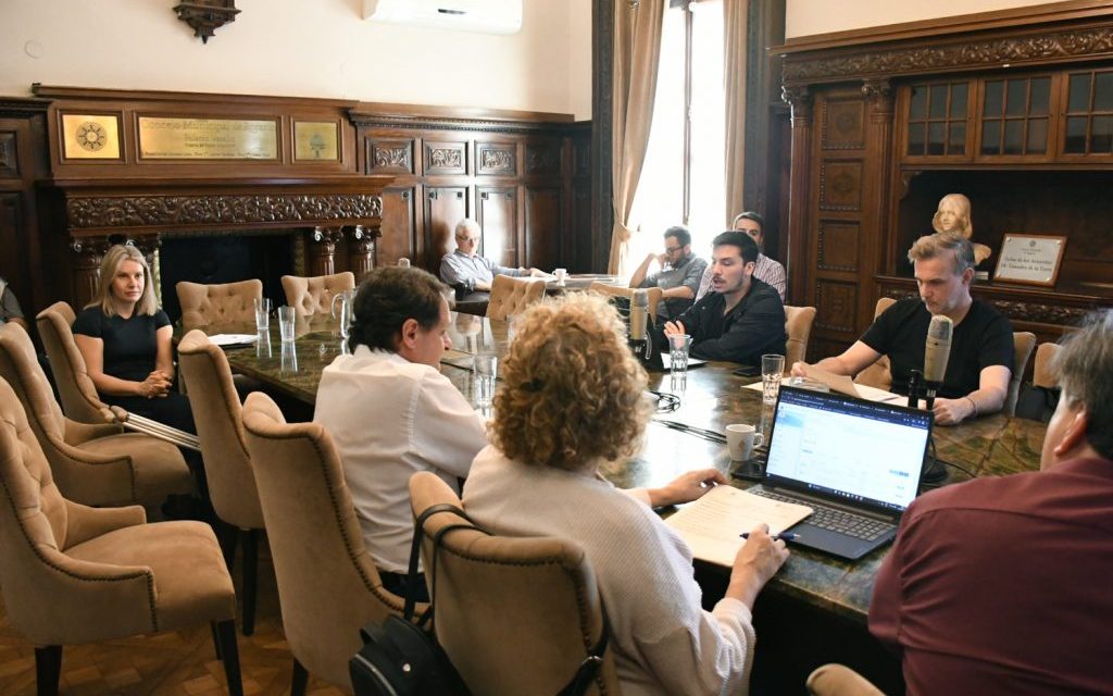 Piden estudien construir baños públicos en el parque Mitre