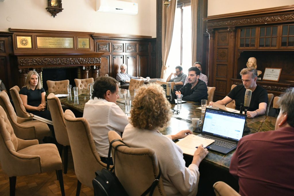 Piden estudien construir baños públicos en el parque Mitre