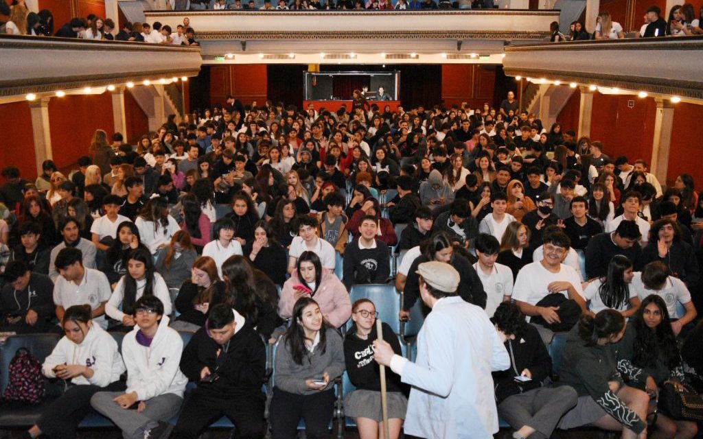 El Programa “Primera Vez al Teatro” convocó a 1.470 estudiantes