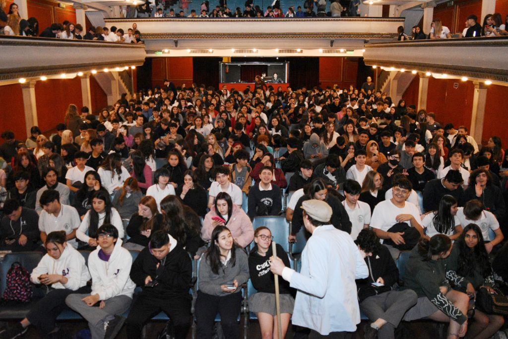 El Programa “Primera Vez al Teatro” convocó a 1.470 estudiantes