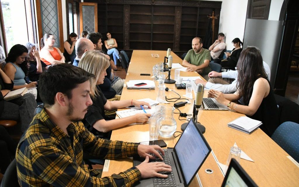«Mundo Aparte» se presentó en el Concejo