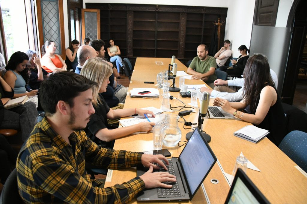 «Mundo Aparte» se presentó en el Concejo