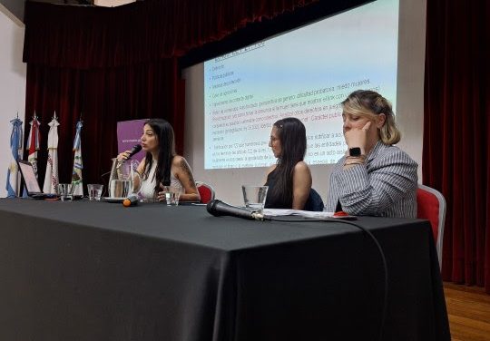Noviembre Violeta: especialistas expusieron sobre violencia de género en ámbitos digitales