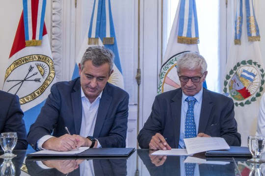 Javkin y Cúneo Libarona firmaron un convenio para facilitar la implementación del juicio por jurado vecinal