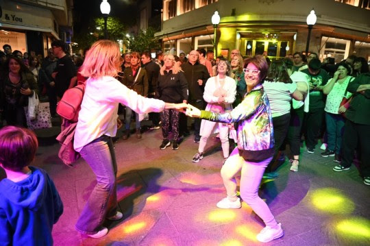 Este viernes llega la última Noche de las Peatonales 2024