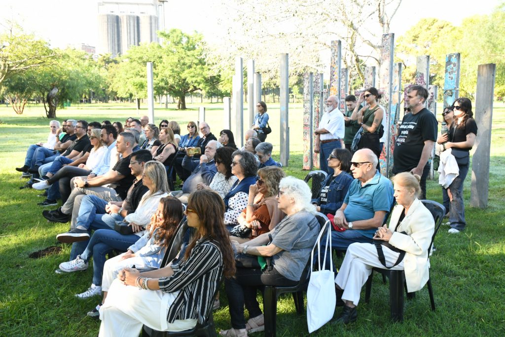 Se realizó la plantación de árboles en el Bosque de la Memoria