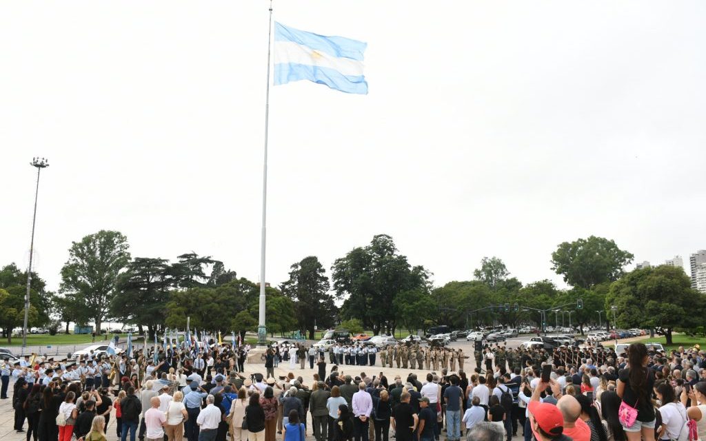 El Concejo Municipal Participó del izamiento aniversario de la bandera nacional