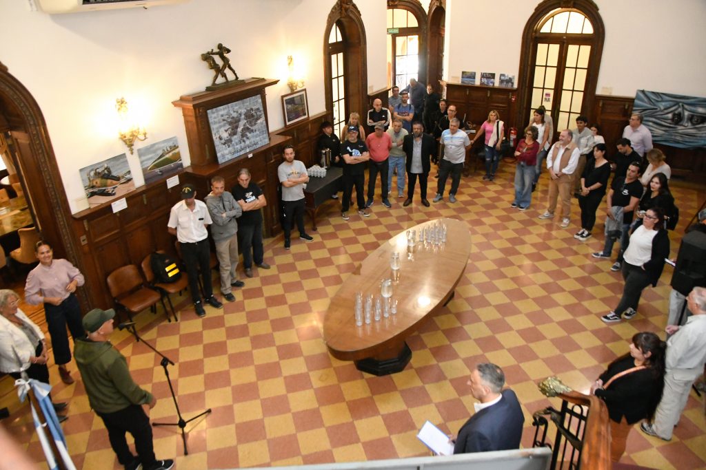 Se inauguró la muestra “Con el mar en la mirada”