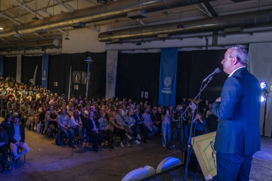Javkin: «Nosotros nunca nos vamos a retirar de la prestación del servicio de salud pública»