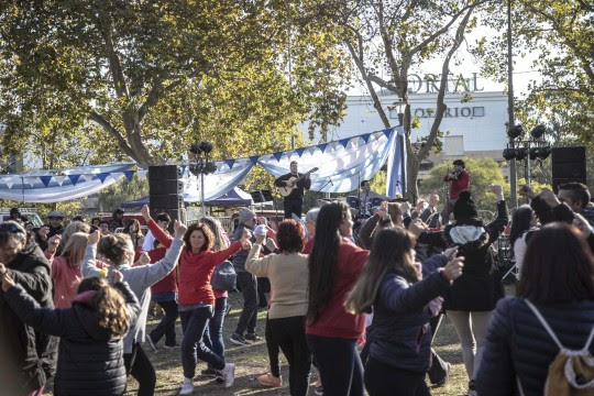 La ciudad se viste de fiesta para conmemorar la Revolución de Mayo