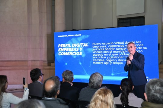 Javkin presentó nuevas herramientas digitales para empresas, industrias e inversores