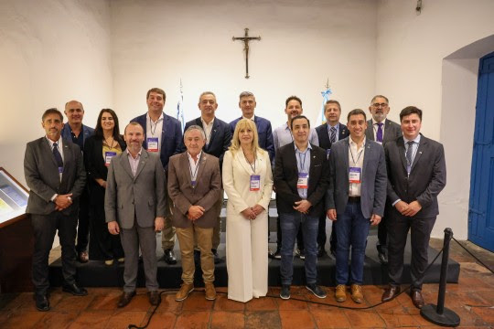 Javkin planteó a intendentes de todo el país un rediseño de las políticas fiscales para el interior