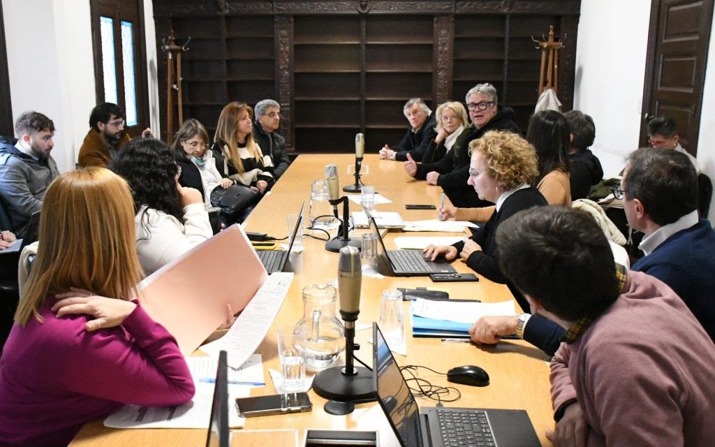 Audiencia con vecinos de Loteo Colombres