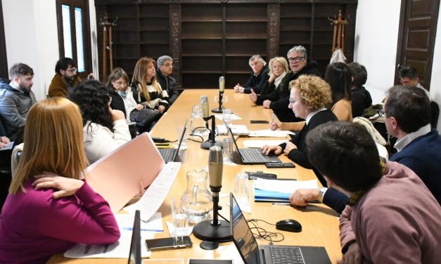 Audiencia con vecinos de Loteo Colombres