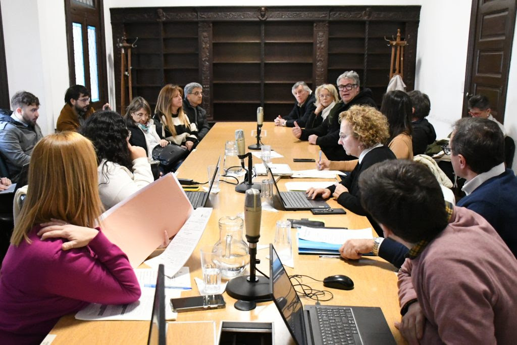 Audiencia con vecinos de Loteo Colombres