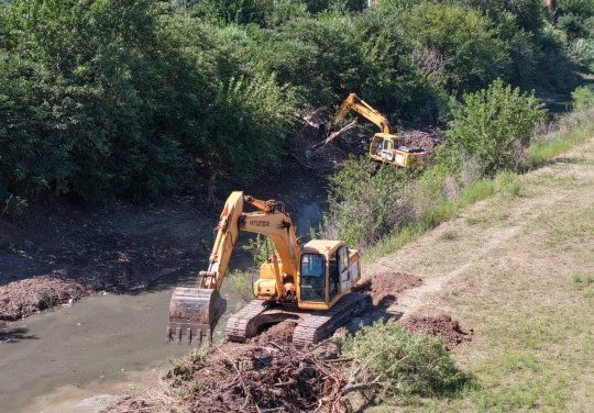 Municipio y Provincia retiraron 1.500 toneladas de desechos del arroyo Ludueña