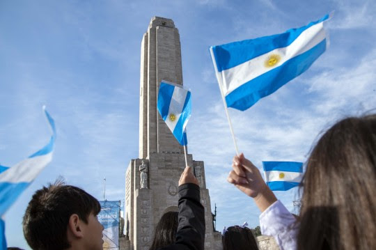 Rosario recibe a miles de estudiantes para las Promesas de Lealtad a la Bandera