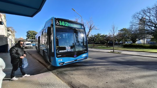 El municipio incorporó 12 unidades del transporte urbanos de pasajeros para renovar las líneas 142 y K