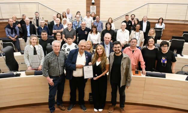 Arístides Álvarez recibió un Diploma de Honor