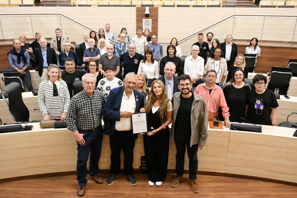 Arístides Álvarez recibió un Diploma de Honor