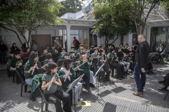 Música como puente: la Banda Infanto Juvenil Villa Hortensia llevó su arte al Hospital de Niños Víctor J. Vilela