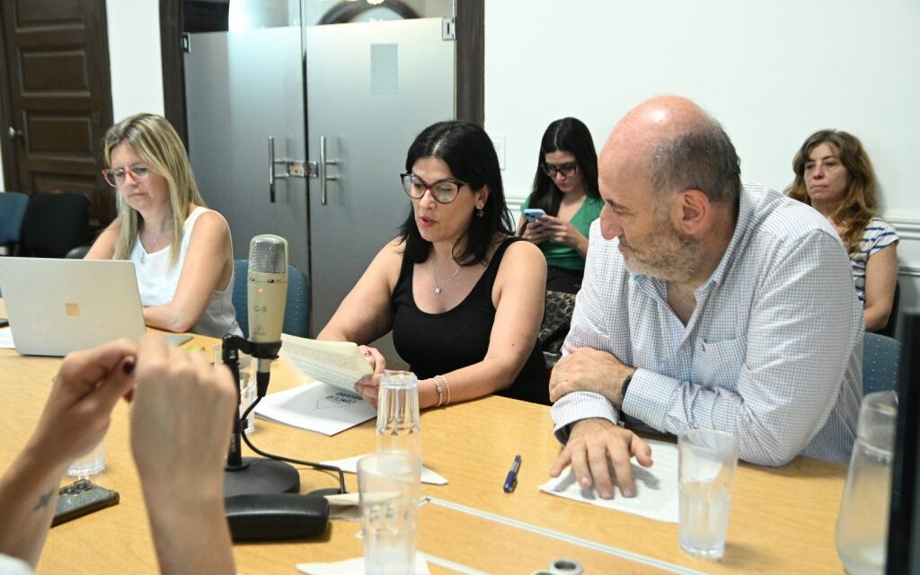 Reconocimientos a empresas, artistas y periodista