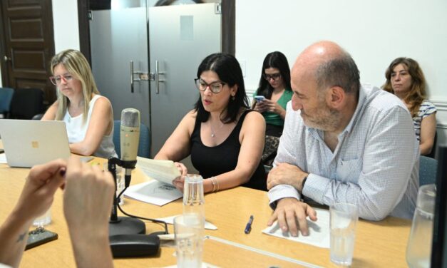 Reconocimientos a empresas, artistas y periodista