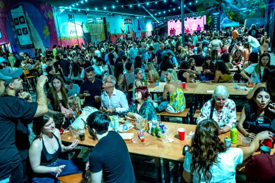 Javkin presidió la apertura del Mercado del Río en un revitalizado espacio de la costanera central