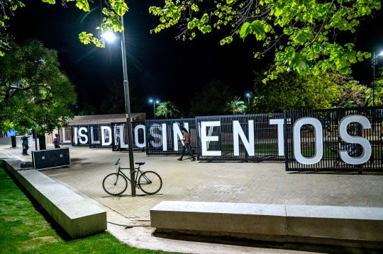 La Isla de los Inventos celebra el verano con juegos, arte y nuevas experiencias