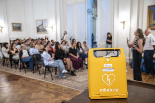 Rosario cardioprotegida: Salud Pública instaló un desfibrilador en el Palacio Municipal