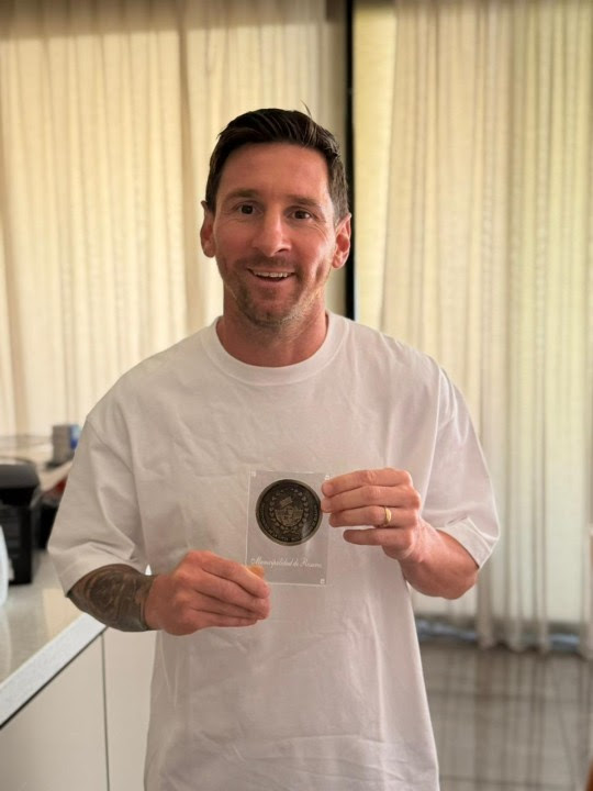 Messi recibió la medalla del Tricentenario de Rosario