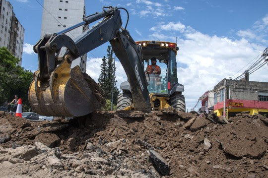 Plan de Calles 2026: Javkin supervisó los trabajos de repavimentación en calle Ovidio Lagos