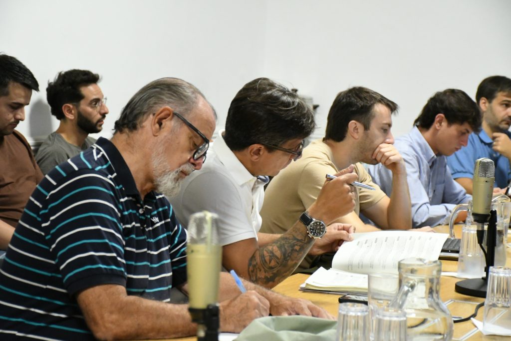 Piden posponer el aumento de la tarifa de taxis