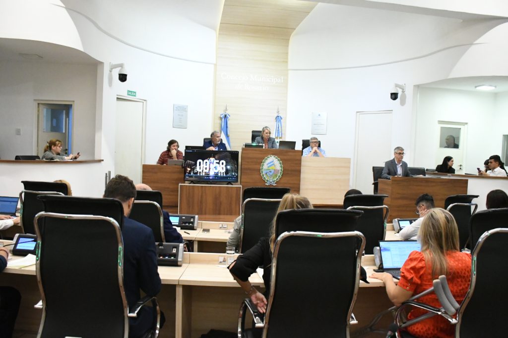 En sesión ordinaria se aprobaron 83 expedientes