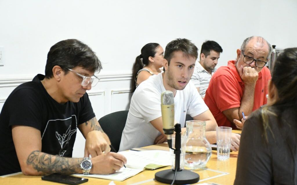 Taxis: buscan desregular las tarifas por aplicaciones