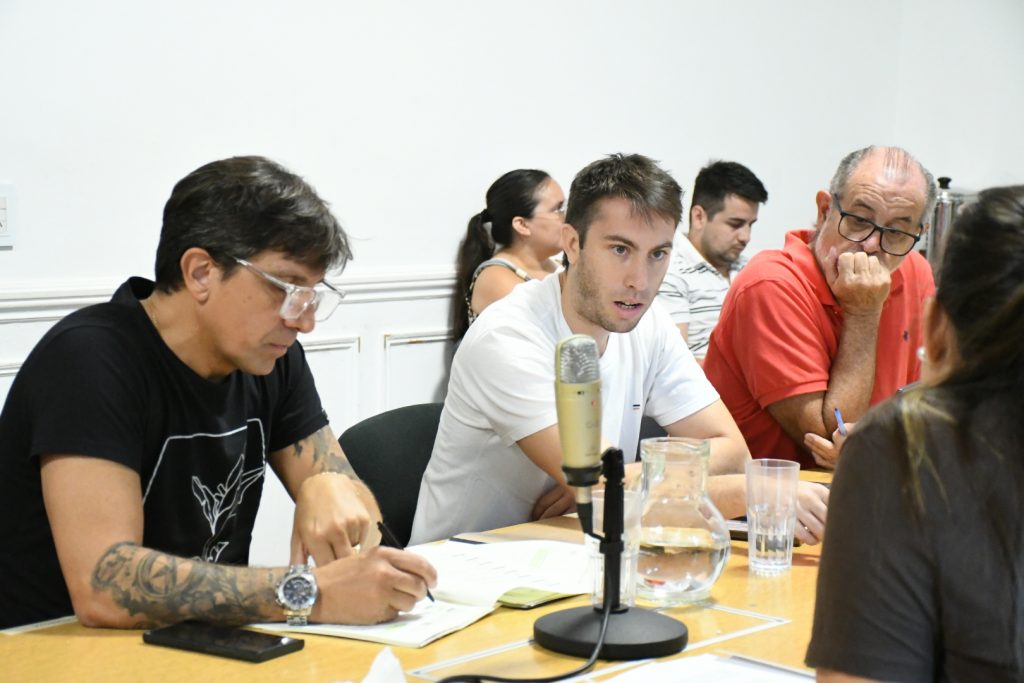Taxis: buscan desregular las tarifas por aplicaciones